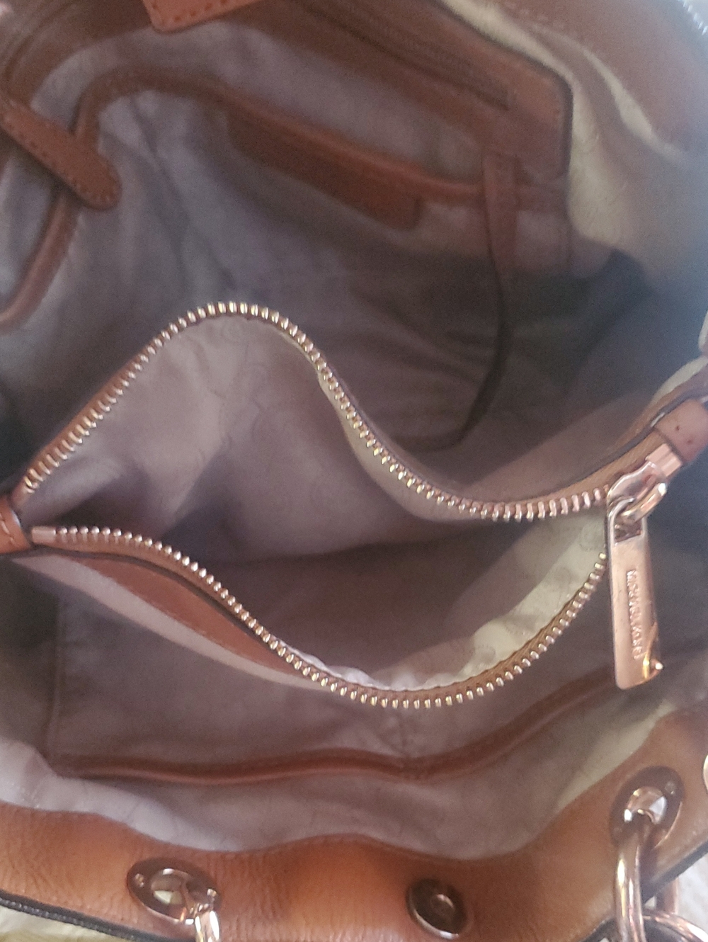 MICHEAL Micheal Kors Cynthia Medium Satchel - Picture 13 of 16
